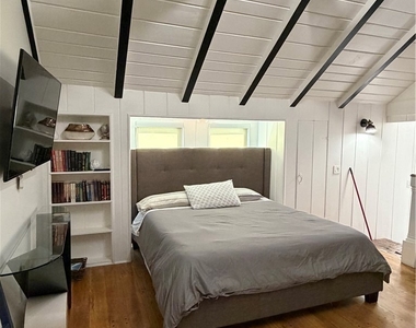 11525 Moorpark Street - Photo Thumbnail 25