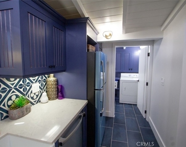 11525 Moorpark Street - Photo Thumbnail 12