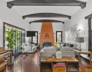 11146 Huston Street - Photo Thumbnail 2