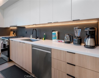 109 N Westlake Avenue - Photo Thumbnail 6
