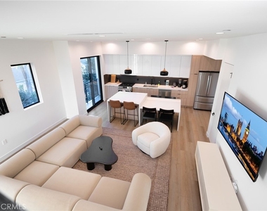 109 N Westlake Avenue - Photo Thumbnail 4