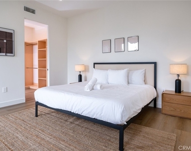 109 N Westlake Avenue - Photo Thumbnail 14