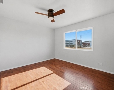 18930 Cantara Street - Photo Thumbnail 22