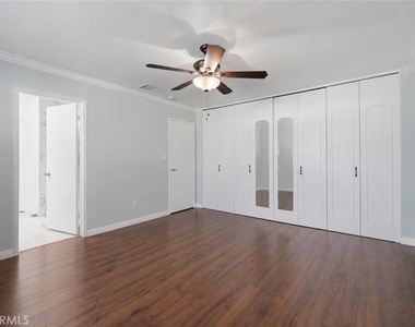 18930 Cantara Street - Photo Thumbnail 10