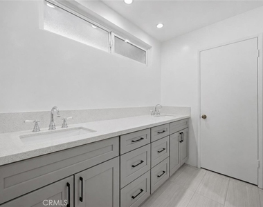 18930 Cantara Street - Photo Thumbnail 11