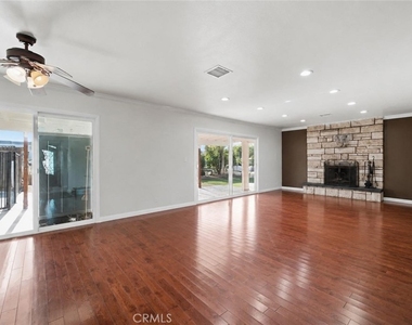 18930 Cantara Street - Photo Thumbnail 4