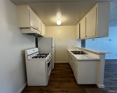 3920 Marathon Street - Photo Thumbnail 5
