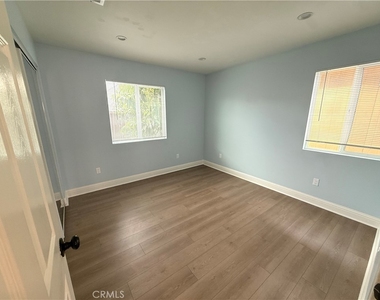 1334 W 65th Street - Photo Thumbnail 5