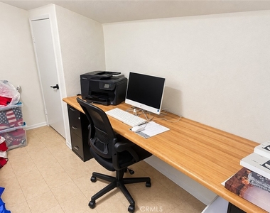 33640 W Winston Way - Photo Thumbnail 11