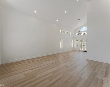 13381 Presidio Place - Photo Thumbnail 3
