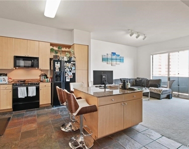388 E Ocean Boulevard - Photo Thumbnail 3