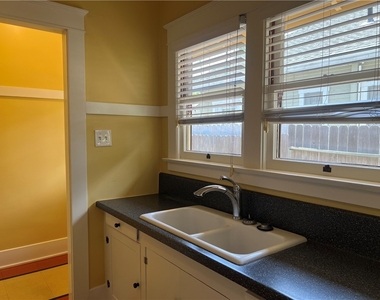 1126 W Center Street - Photo Thumbnail 8