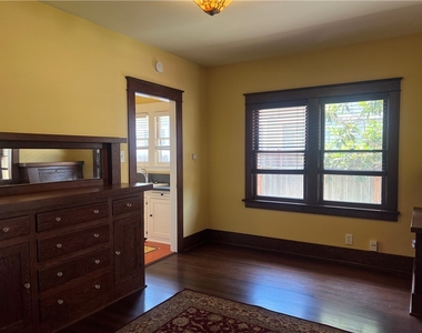 1126 W Center Street - Photo Thumbnail 7