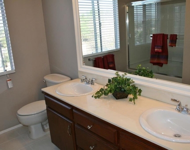 1595 Zephyr Ave - Photo Thumbnail 15