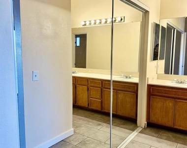 8535 Paradise Valley Road - Photo Thumbnail 7