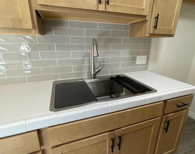 2707 Montrose Avenue - Photo Thumbnail 7