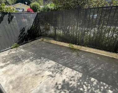 2707 Montrose Avenue - Photo Thumbnail 19