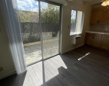 2707 Montrose Avenue - Photo Thumbnail 4