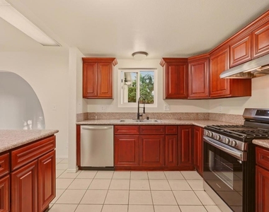 1379 Glen Avenue - Photo Thumbnail 5