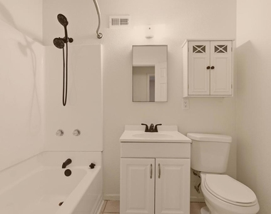 1379 Glen Avenue - Photo Thumbnail 7
