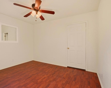 1379 Glen Avenue - Photo Thumbnail 10