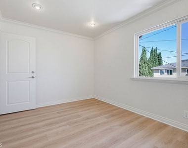 1010 Valencia Street - Photo Thumbnail 22