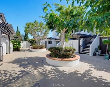 1010 Valencia Street - Photo Thumbnail 3