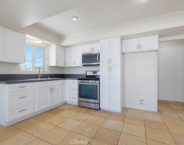 1010 Valencia Street - Photo Thumbnail 11