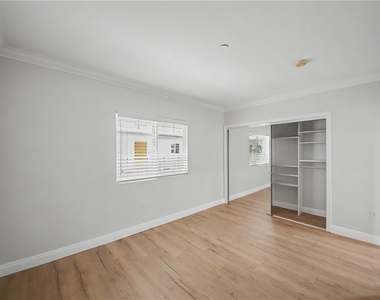 1878 Greenfield Avenue - Photo Thumbnail 24