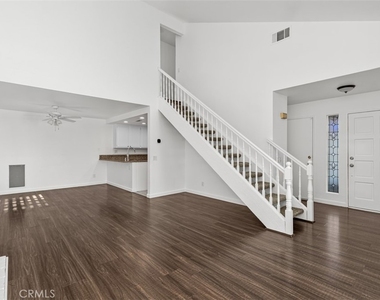 32 La Costa Court - Photo Thumbnail 5