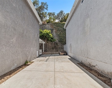 32 La Costa Court - Photo Thumbnail 33