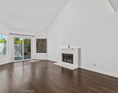 32 La Costa Court - Photo Thumbnail 8