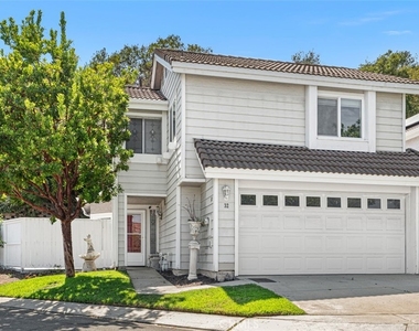 32 La Costa Court - Photo Thumbnail 2