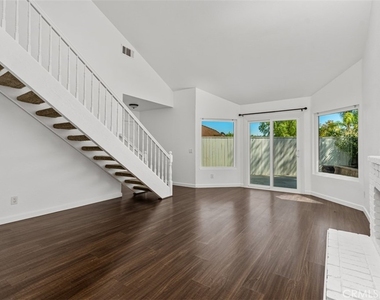 32 La Costa Court - Photo Thumbnail 12