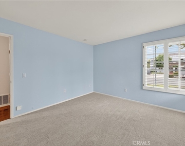 26 Lakeshore - Photo Thumbnail 15