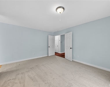 26 Lakeshore - Photo Thumbnail 11