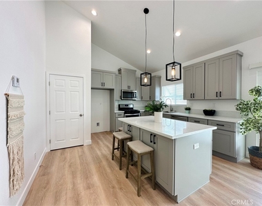 2418 Thorn Place - Photo Thumbnail 1