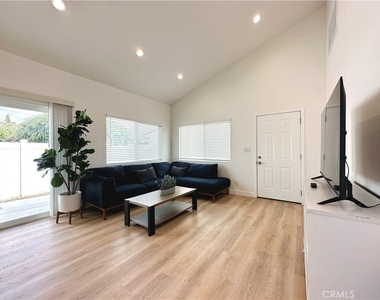 2418 Thorn Place - Photo Thumbnail 3