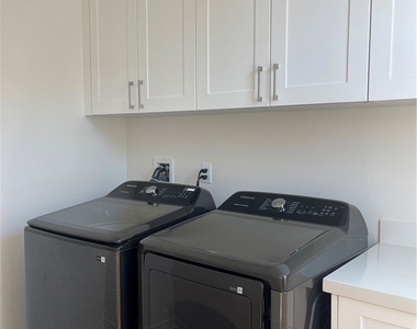 5760 Westmont Lane - Photo Thumbnail 20