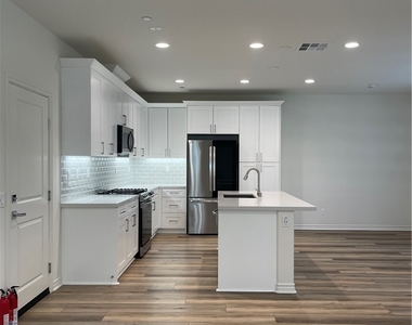 5760 Westmont Lane - Photo Thumbnail 5