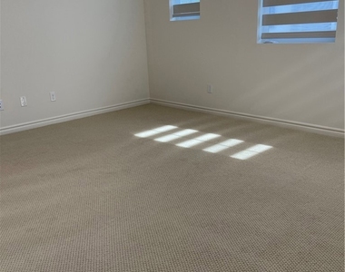 5760 Westmont Lane - Photo Thumbnail 17