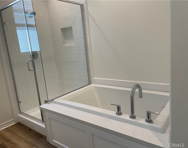5760 Westmont Lane - Photo Thumbnail 14