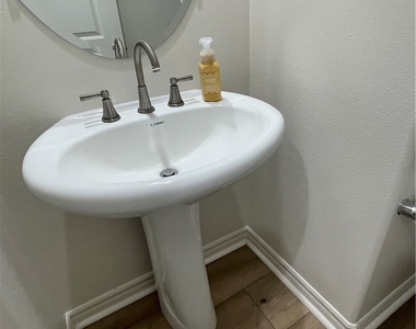 5760 Westmont Lane - Photo Thumbnail 12
