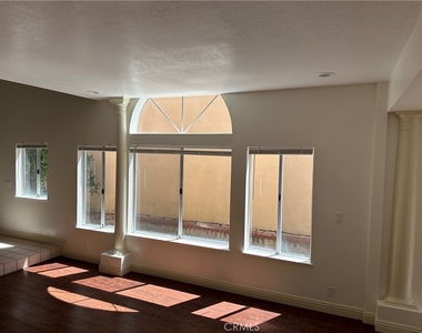 2214 W Toledo Place - Photo Thumbnail 6