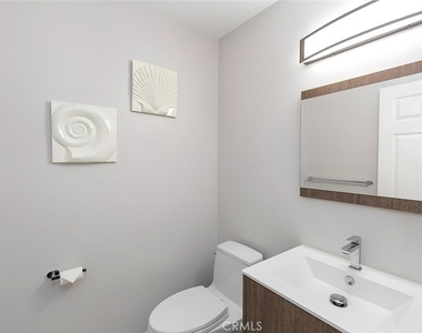 417 1/2 Orchid Avenue - Photo Thumbnail 19