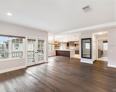417 1/2 Orchid Avenue - Photo Thumbnail 6