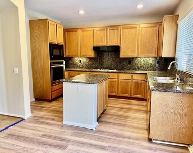 3906 Rill Court - Photo Thumbnail 5