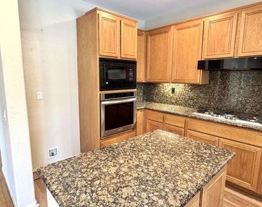 3906 Rill Court - Photo Thumbnail 6