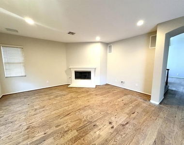 3906 Rill Court - Photo Thumbnail 8