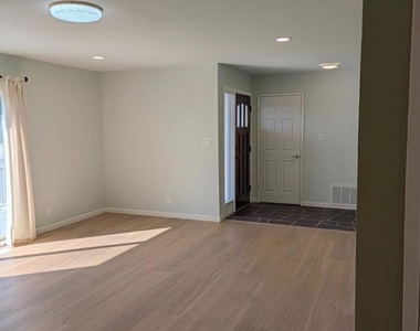 1187 Overlook Avenue - Photo Thumbnail 6